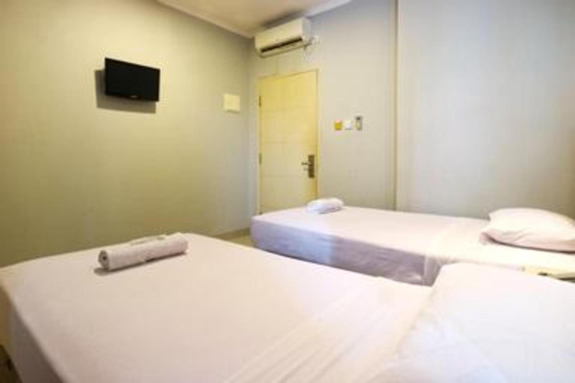 Collection O Hotel Antara Jakarta Exterior photo